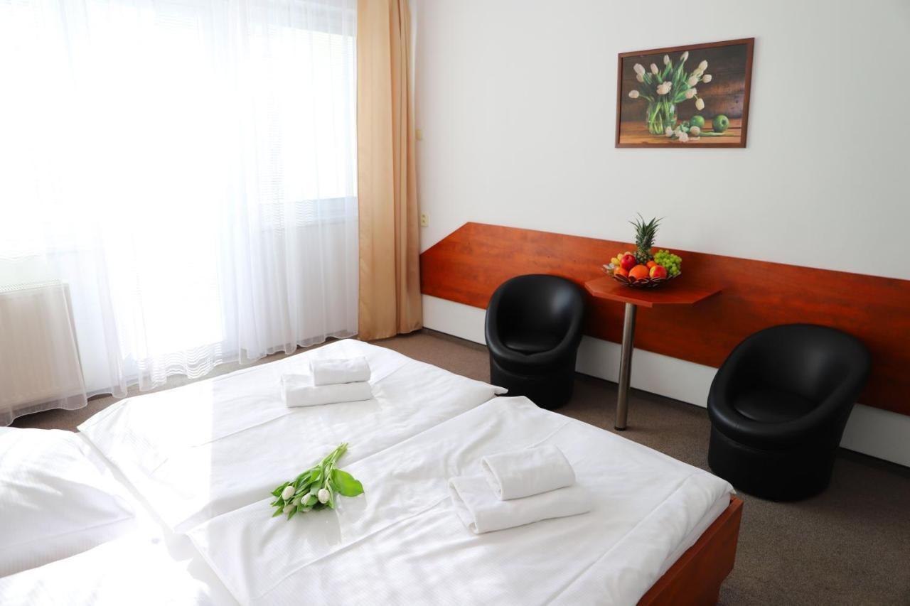 Hotel Rezident Turcianske Teplice Luaran gambar