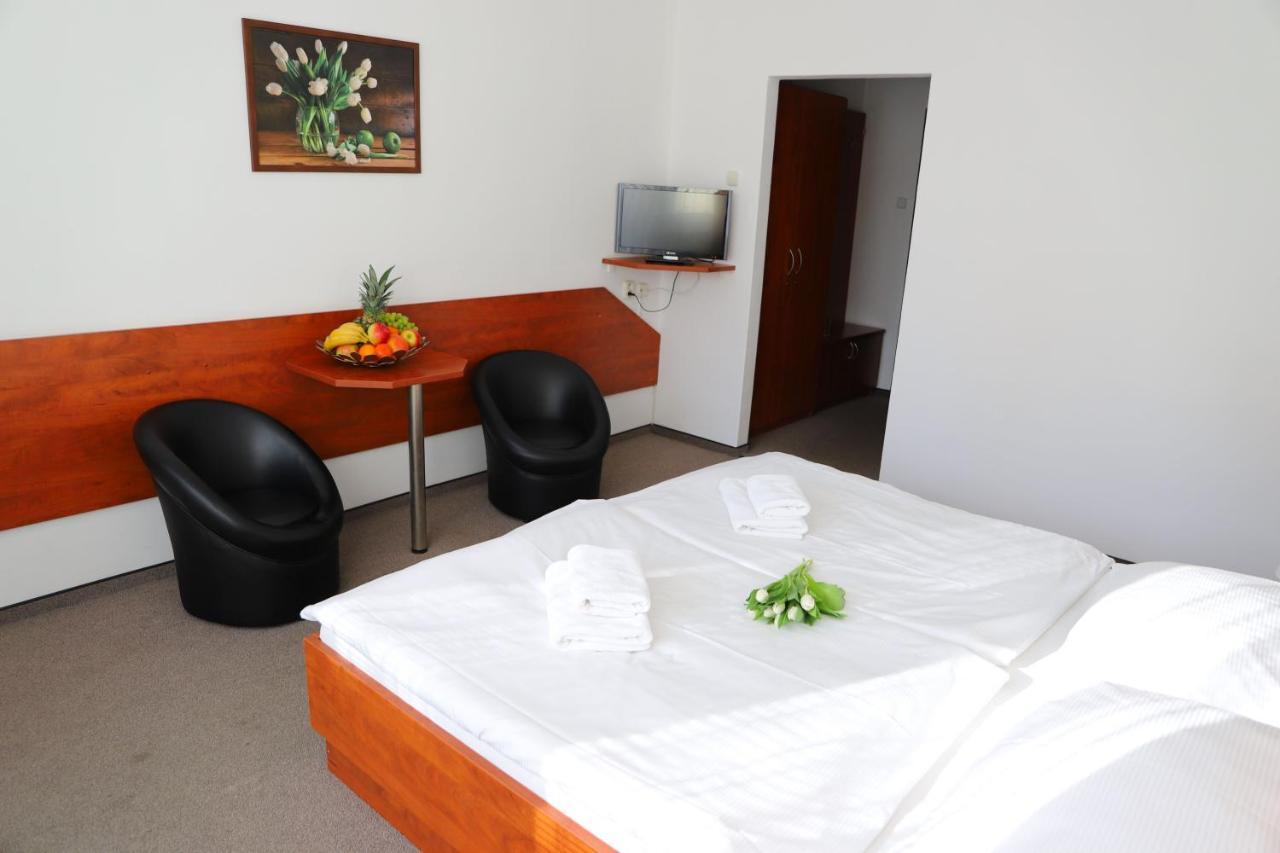 Hotel Rezident Turcianske Teplice Luaran gambar