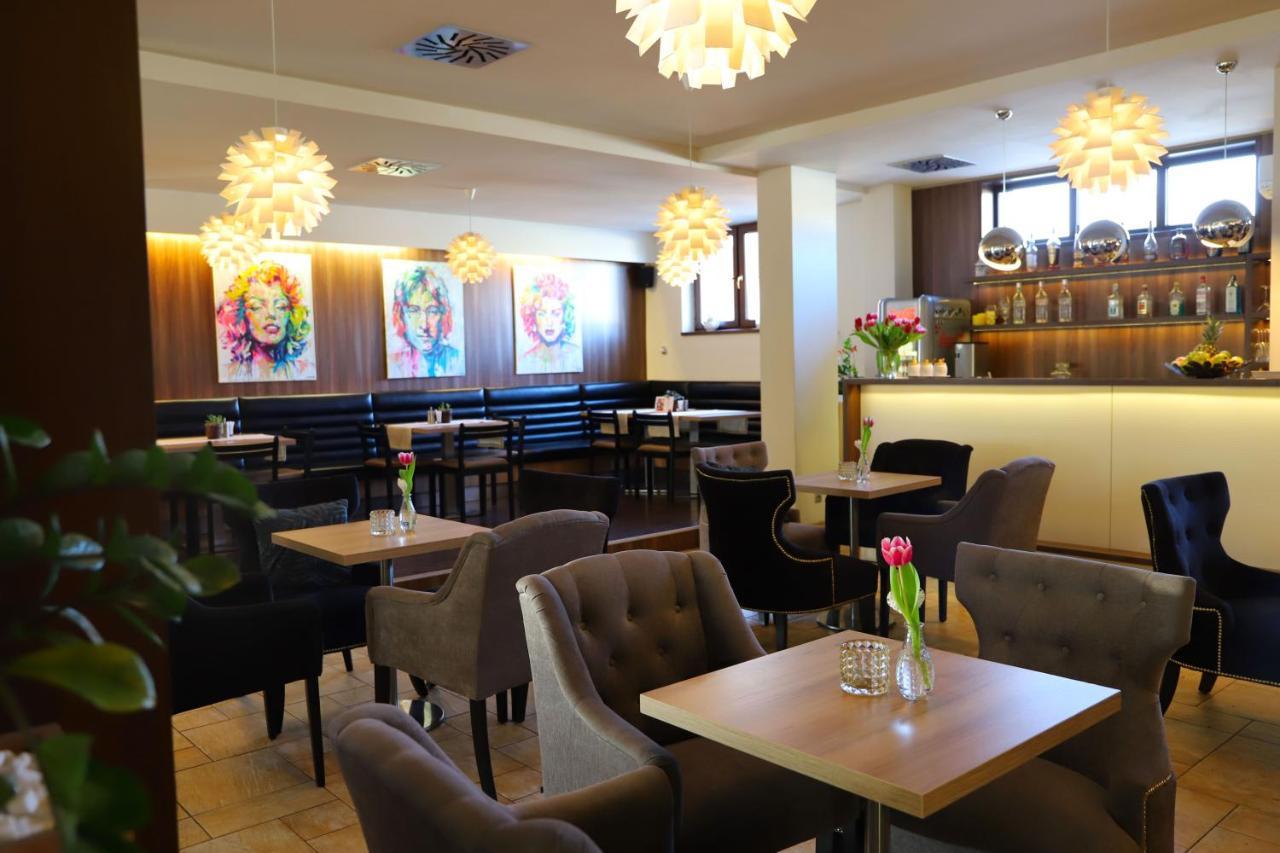 Hotel Rezident Turcianske Teplice Luaran gambar