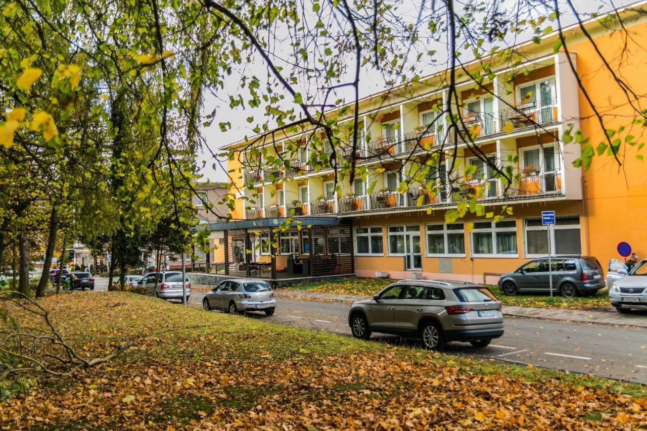 Hotel Rezident Turcianske Teplice Luaran gambar