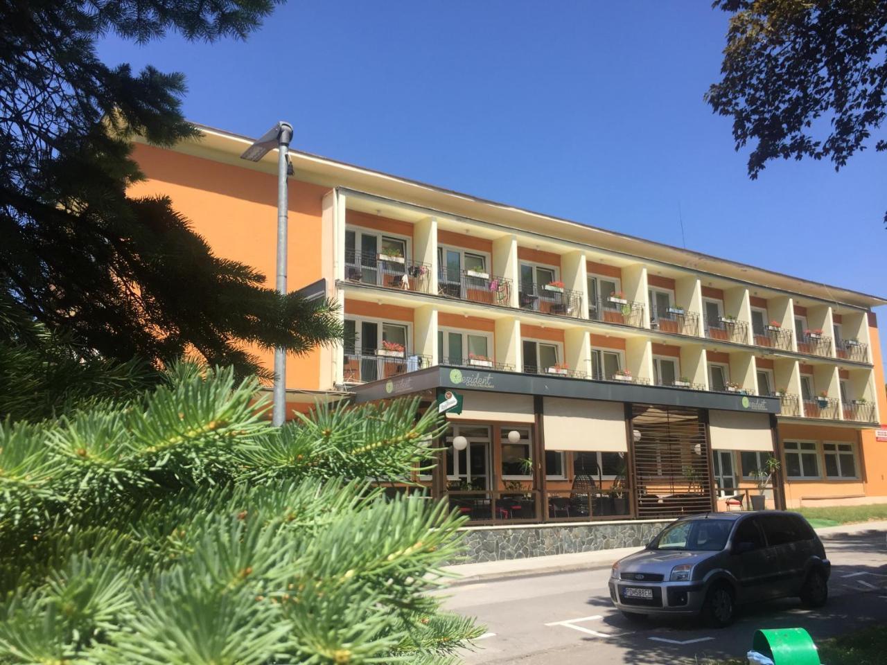 Hotel Rezident Turcianske Teplice Luaran gambar